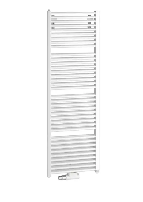 Vertikaler Kermi-Heizkörper in Weiß mit horizontalen Rippen und Anschluss unten. Ideal für Bäder oder enge Räume.